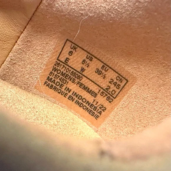 (Clark’s) Nalle Camel Tan Suede Leather Lace Up Zippered Sneakers, size 8.5 W - Picture 3 of 3